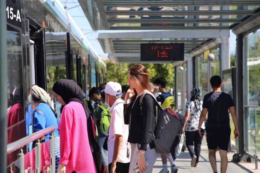 Bir günde 56 bin yolcu tramvaya bindi, tüm zamanların rekoru kırıldı