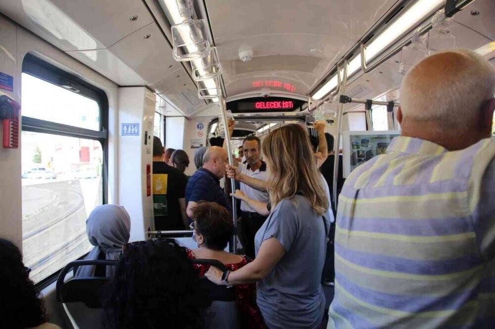 Bir günde 56 bin yolcu tramvaya bindi, tüm zamanların rekoru kırıldı