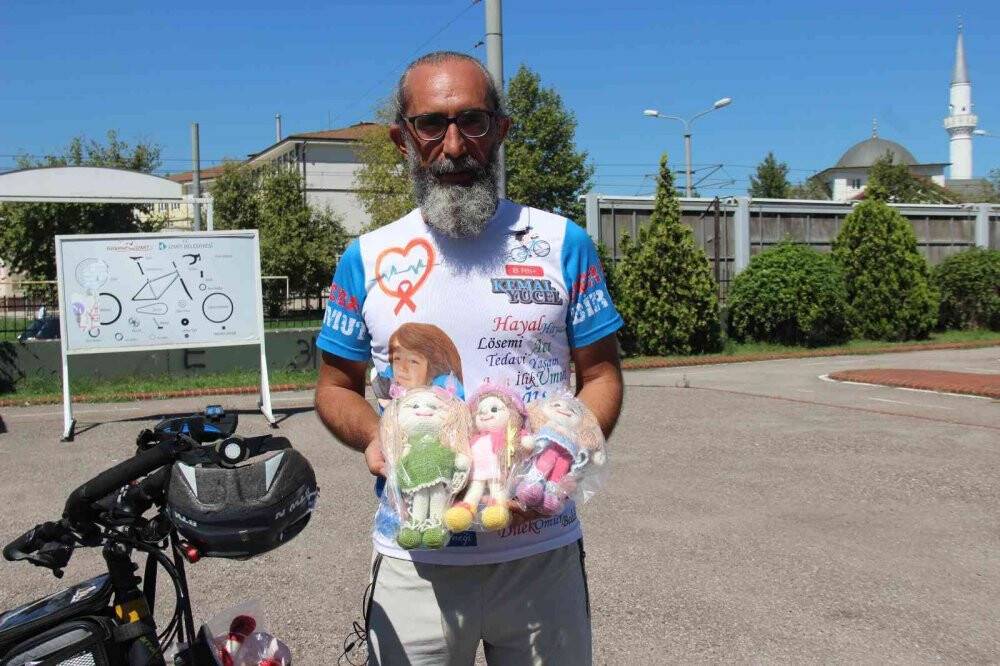 Farkındalık için bisikletle yola çıktı, 4 bin kilometre pedal çevirip 30 şehir dolaştı