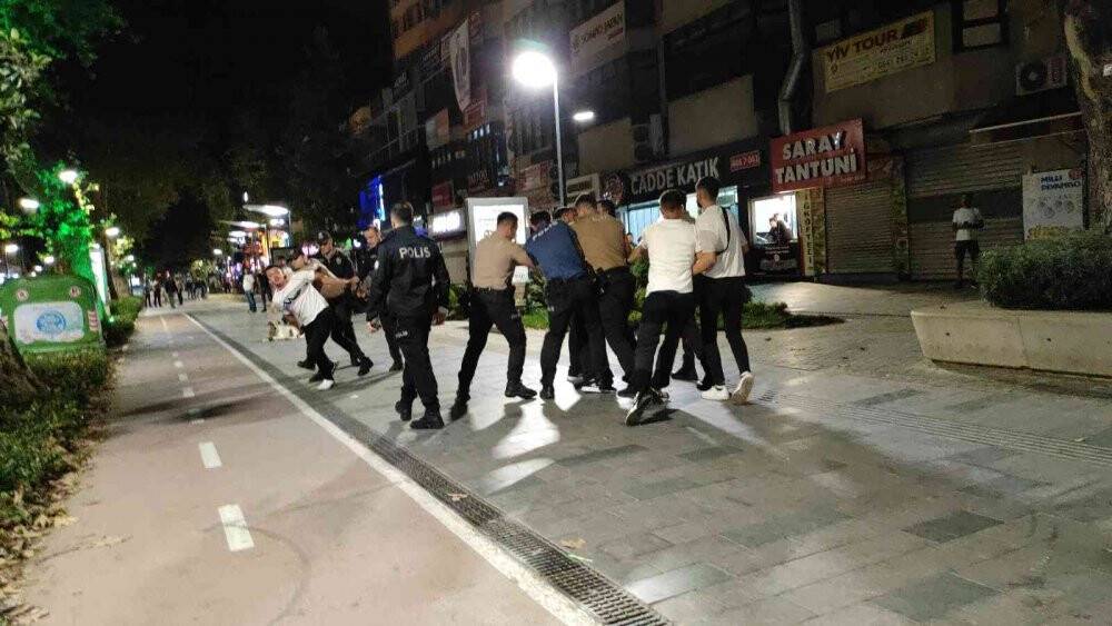 İzmit’te olaylı gece: Kavga eden gruba biber gazlı müdahale