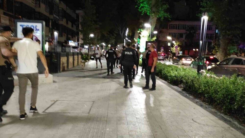 İzmit’te olaylı gece: Kavga eden gruba biber gazlı müdahale