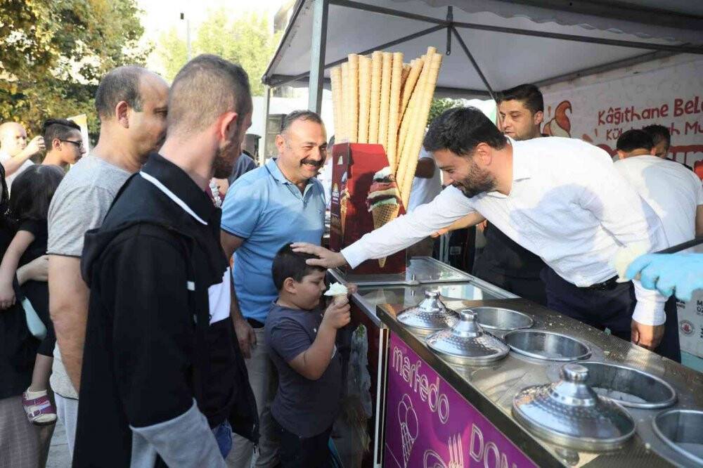 Kağıthaneliler okulların açılmasına bir gün kala Dondurma Festivali’nde doyasıya eğlendi