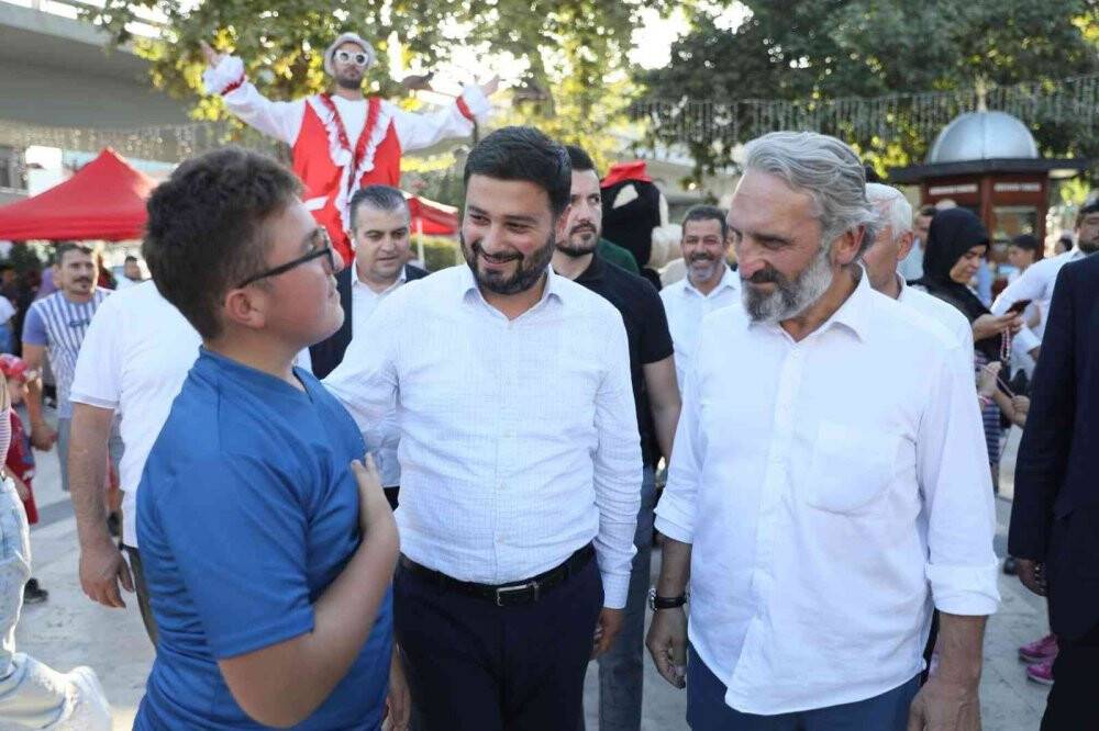 Kağıthaneliler okulların açılmasına bir gün kala Dondurma Festivali’nde doyasıya eğlendi