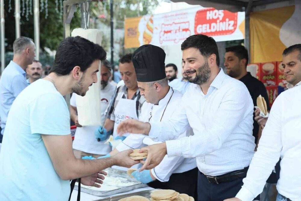 Kağıthaneliler okulların açılmasına bir gün kala Dondurma Festivali’nde doyasıya eğlendi