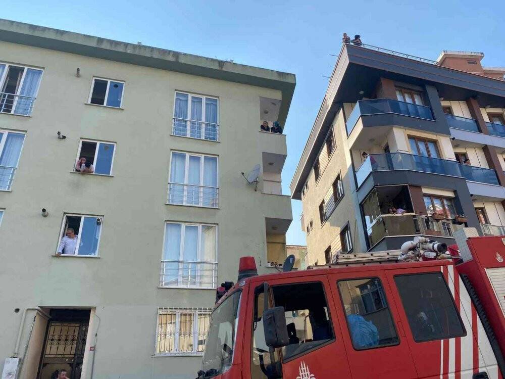 Kendisini eve kilitledi, telefonunu ocakta yakıp yangın çıkardı