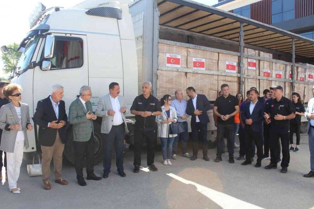 Tarihin en büyük sel felaketinin yaşandığı Pakistan’a iki tır yardım gönderildi