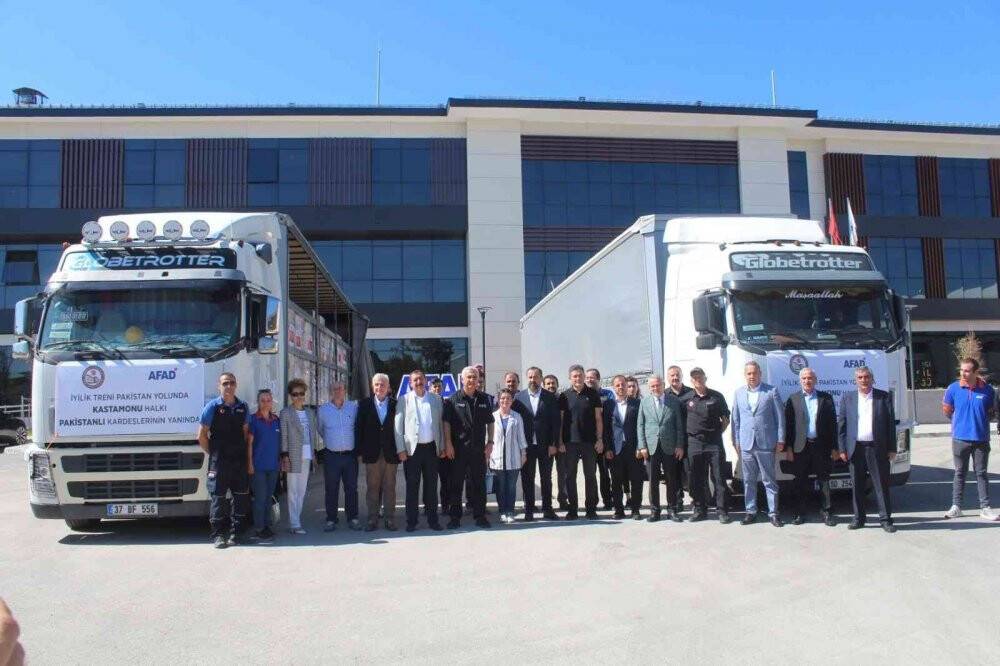 Tarihin en büyük sel felaketinin yaşandığı Pakistan’a iki tır yardım gönderildi