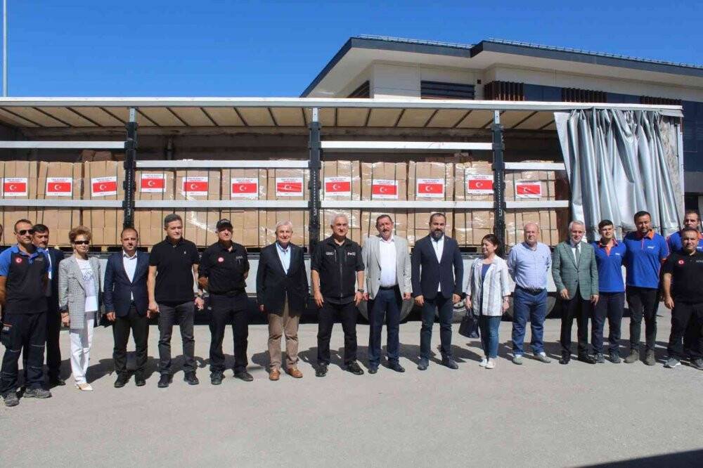 Tarihin en büyük sel felaketinin yaşandığı Pakistan’a iki tır yardım gönderildi