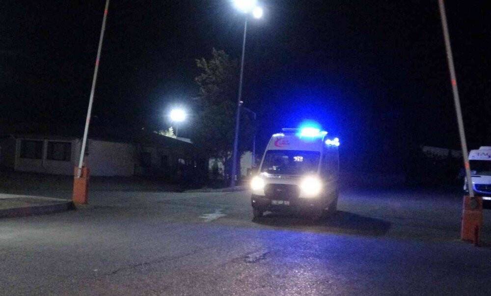 Fabrikada çıkan yangında 3 işçi dumandan zehirlendi