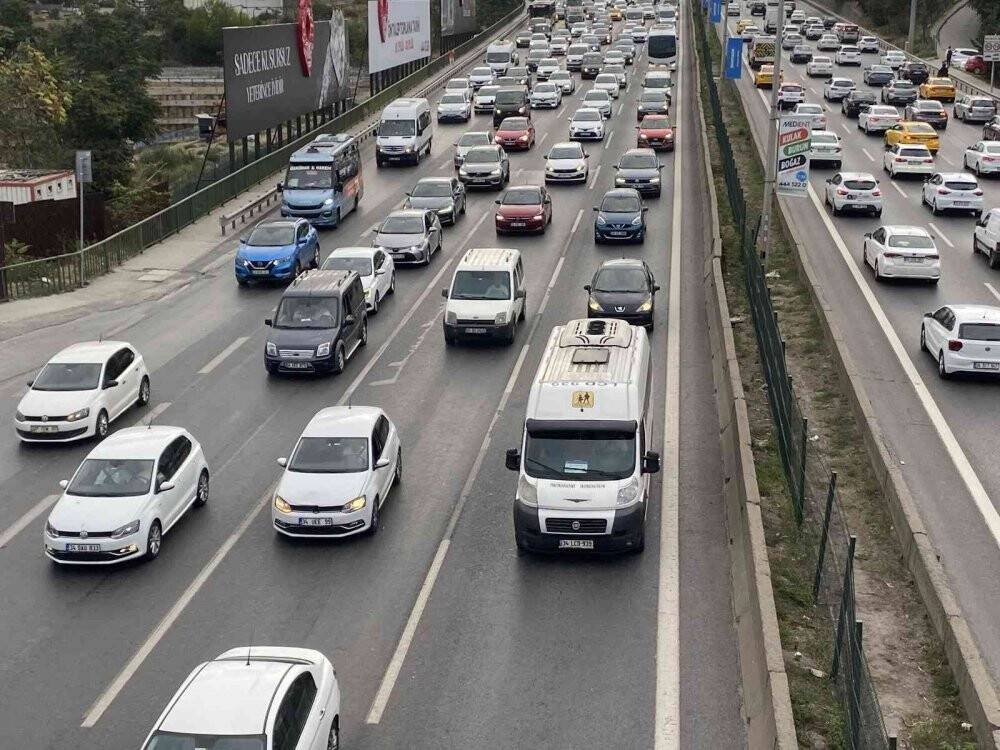 İstanbul’da okullar açıldı, trafik yoğunluğu oluştu