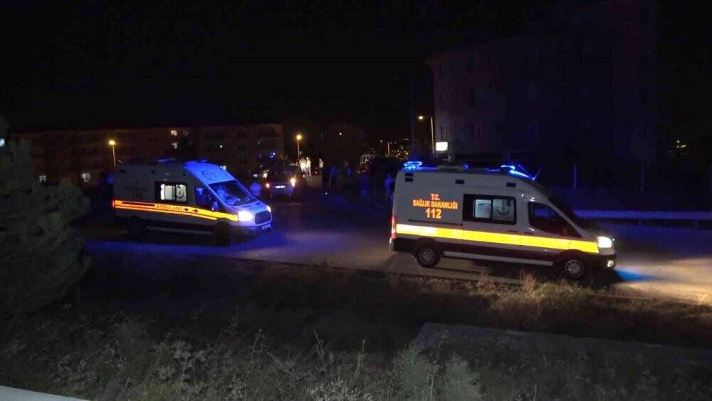 Kırıkkale’de feci kaza, kamyonet ikiye bölündü: 3 yaralı