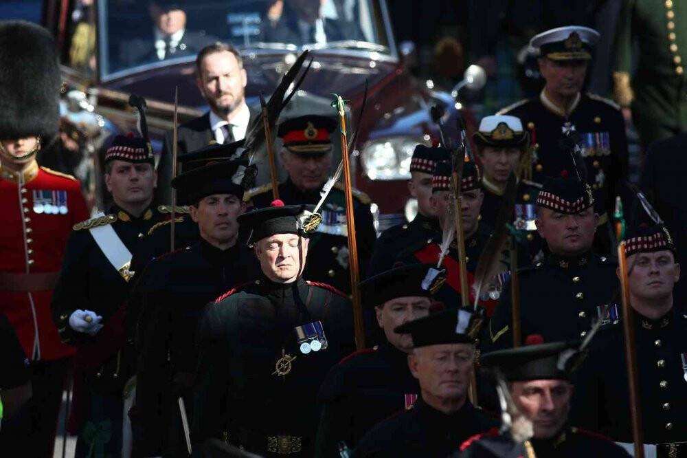 Kraliçe II. Elizabeth için Aziz Giles Katedrali’nde tören düzenlendi