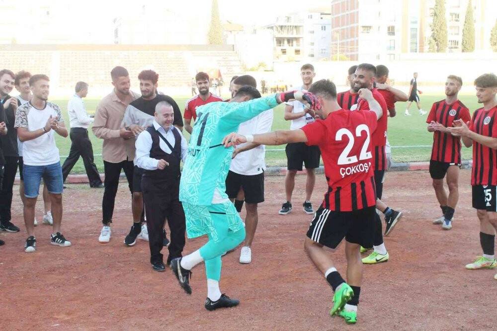 Turgutluspor evinde 3 puanı 3 golle aldı