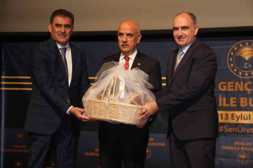 Bakan Kirişci:  Ayçiçeğimizin alım fiyatlarını 12 TL üzerinden devam ettireceğiz