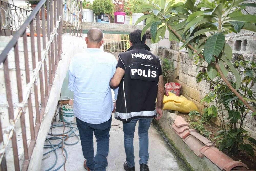 Hatay’da 14 ilçede eş zamanlı uyuşturucu operasyonu