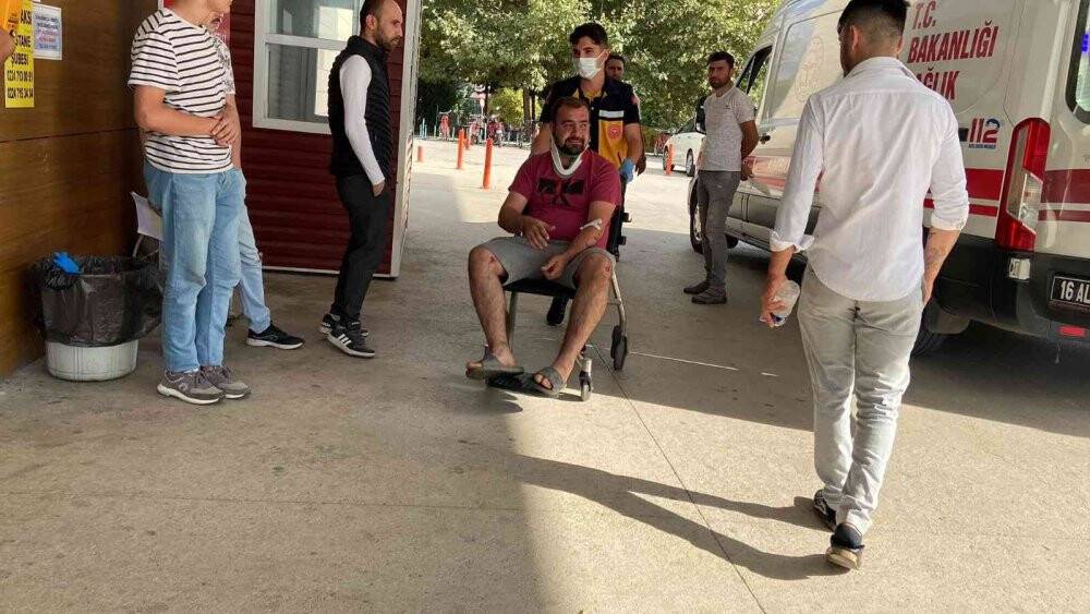 Kontrolden çıkan servis minibüsü devrildi: 7 yaralı