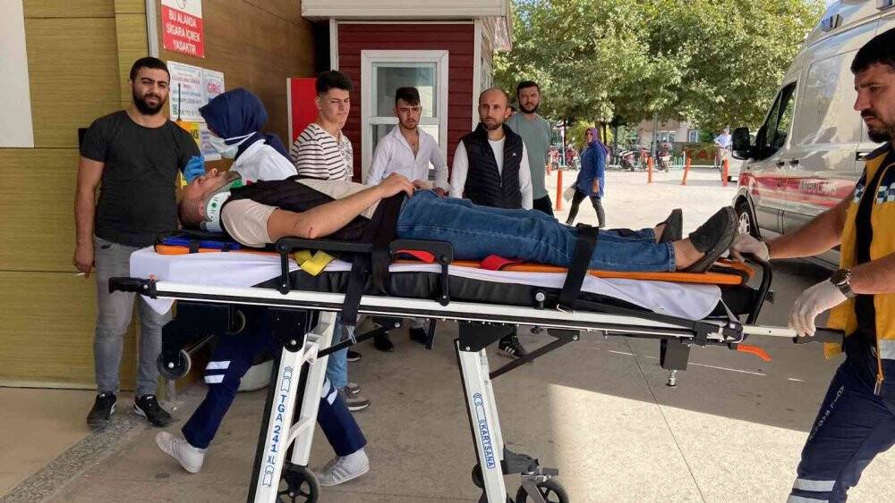 Kontrolden çıkan servis minibüsü devrildi: 7 yaralı