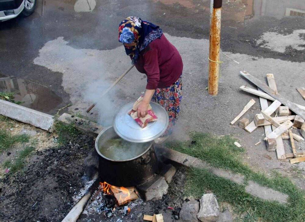 Sonbaharla beraber kadınların turşu mesaisi başladı