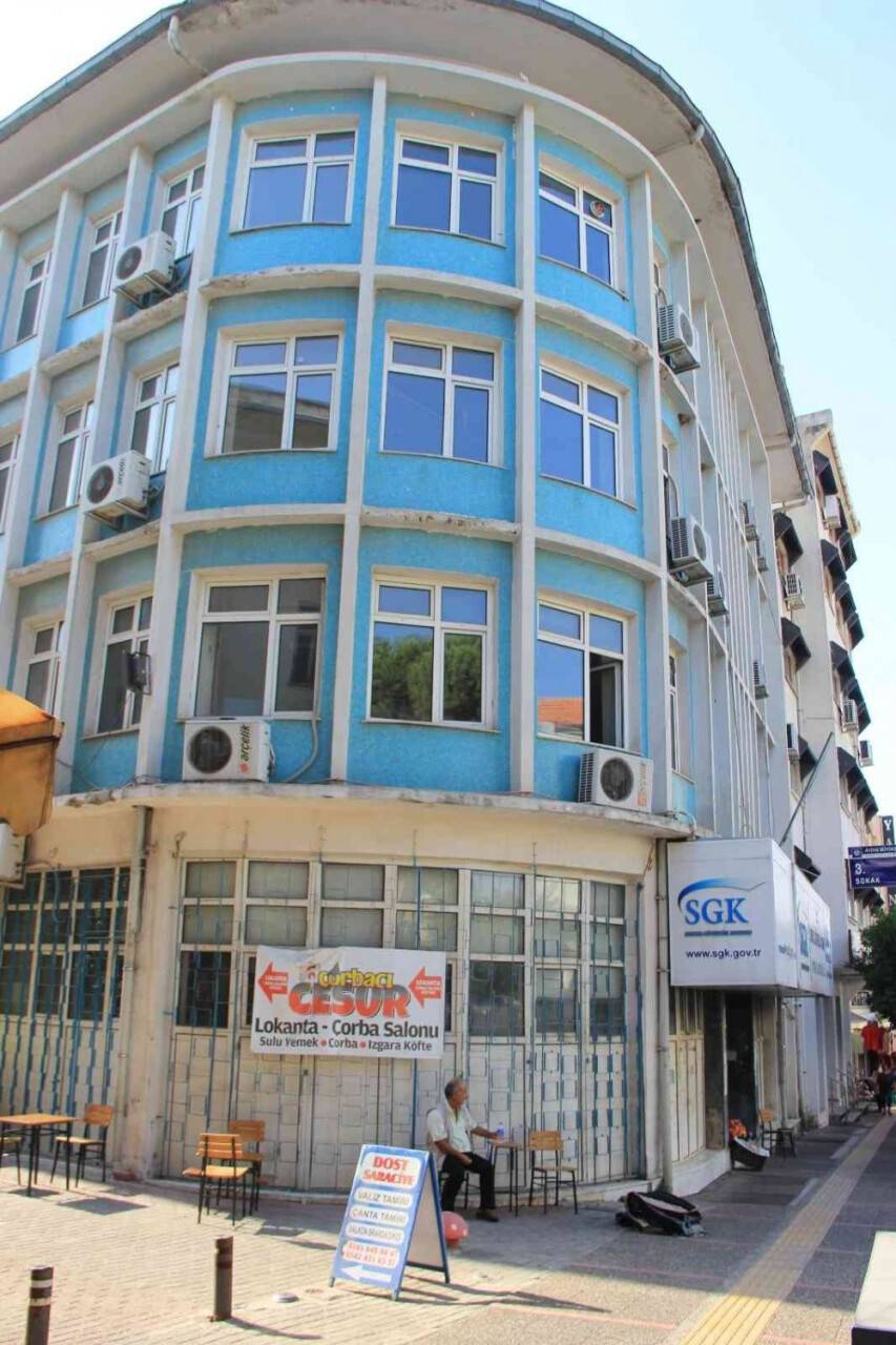 Bu bina 6 yıldır değerlendirileceği günü bekliyor