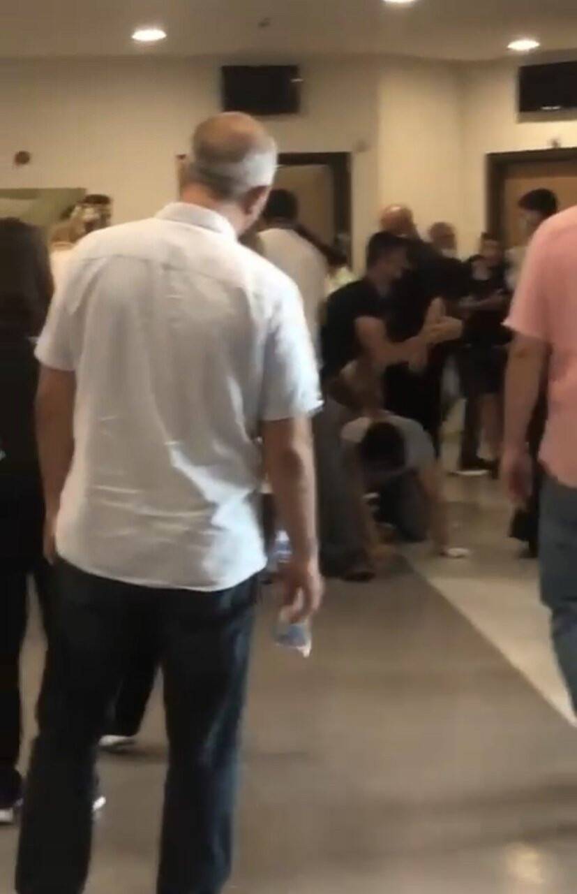 Hastanede hastalar arasında sıra kavgası kamerada