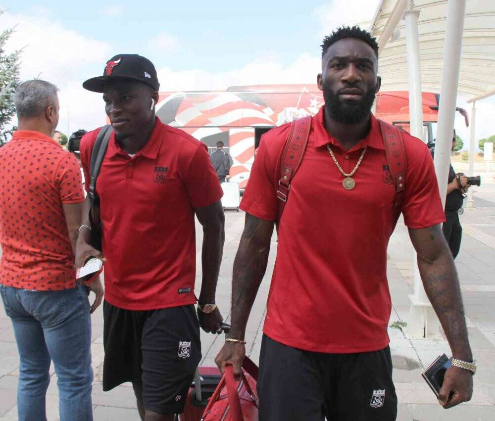 Sivasspor, CFR Cluj maçı için Romanya’ya 7 eksikle gitti