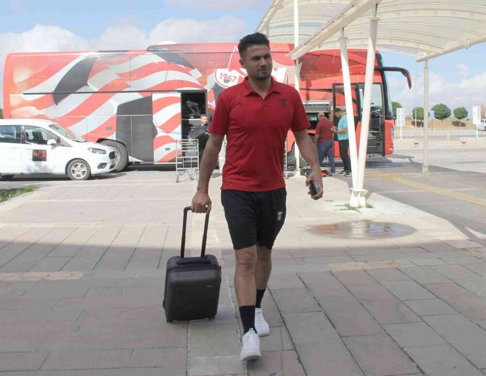 Sivasspor, CFR Cluj maçı için Romanya’ya 7 eksikle gitti