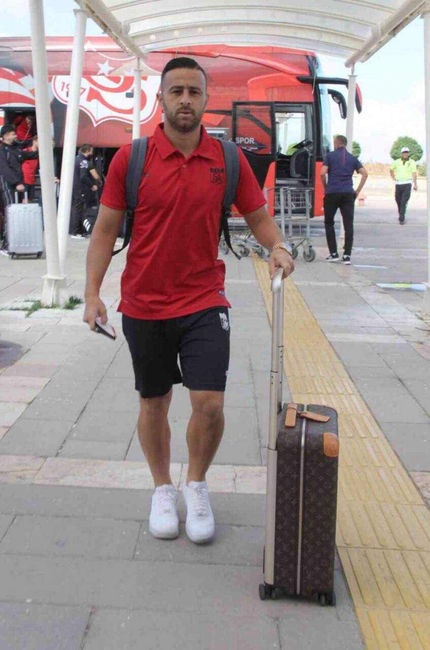 Sivasspor, CFR Cluj maçı için Romanya’ya 7 eksikle gitti
