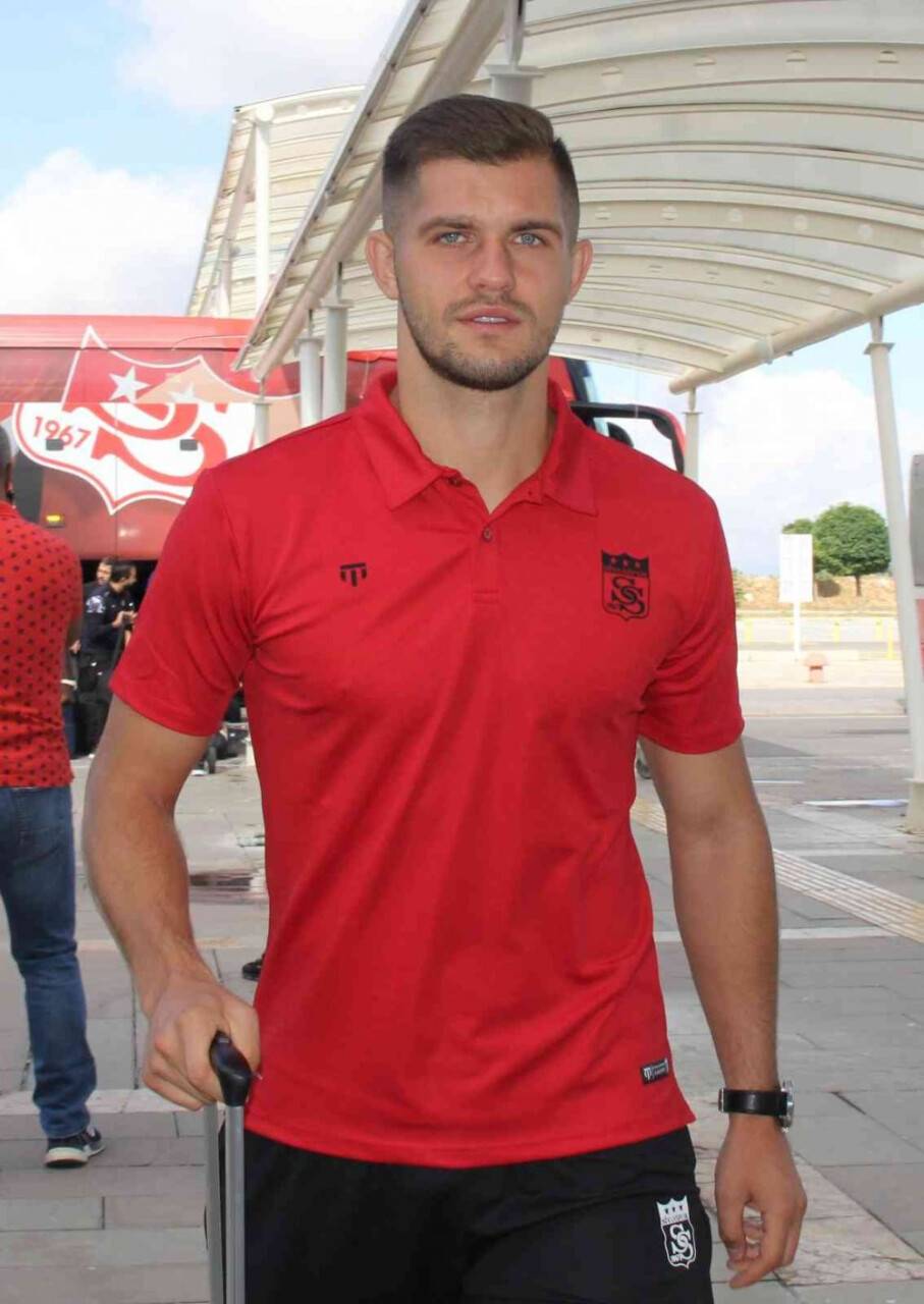 Sivasspor, CFR Cluj maçı için Romanya’ya 7 eksikle gitti