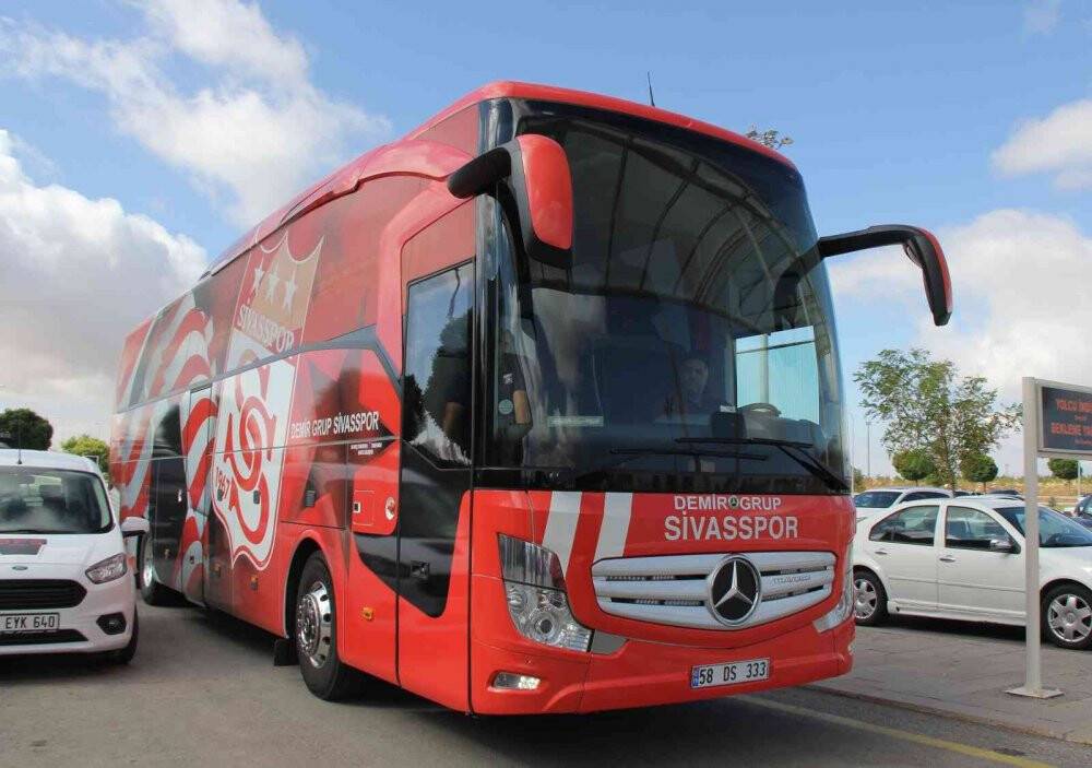 Sivasspor, CFR Cluj maçı için Romanya’ya 7 eksikle gitti