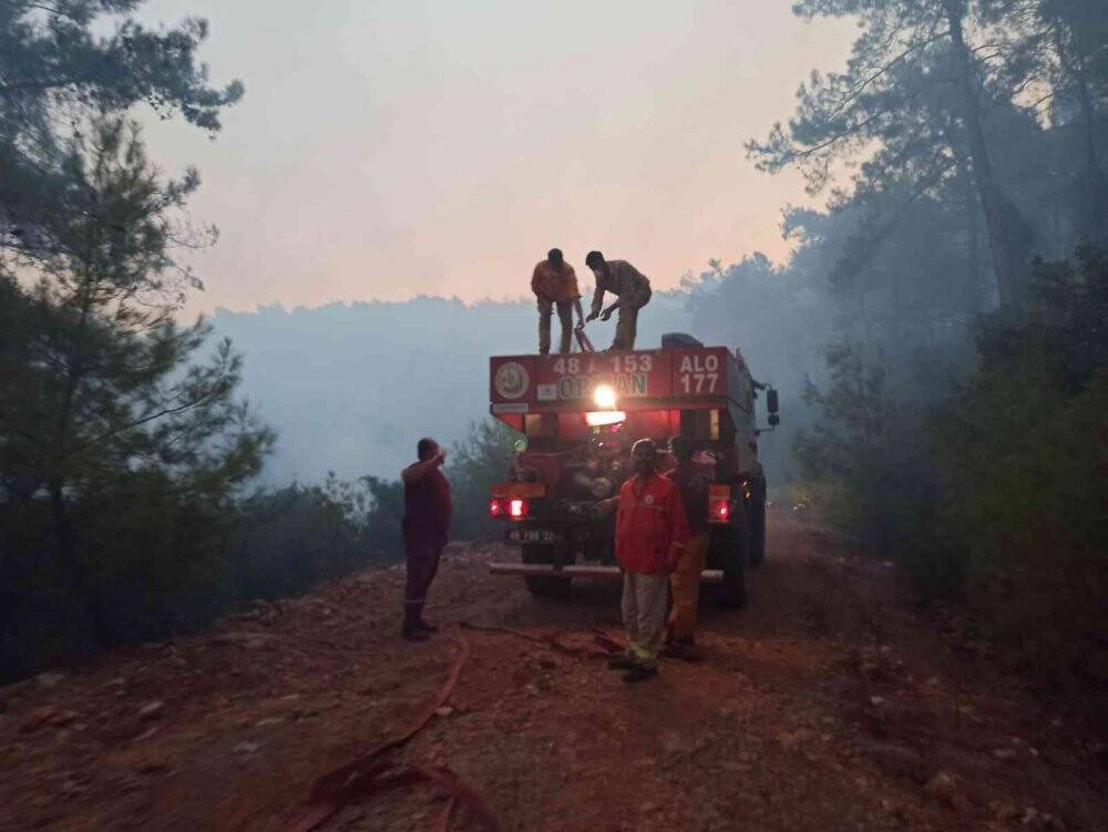 Yangına havadan müdahale başladı