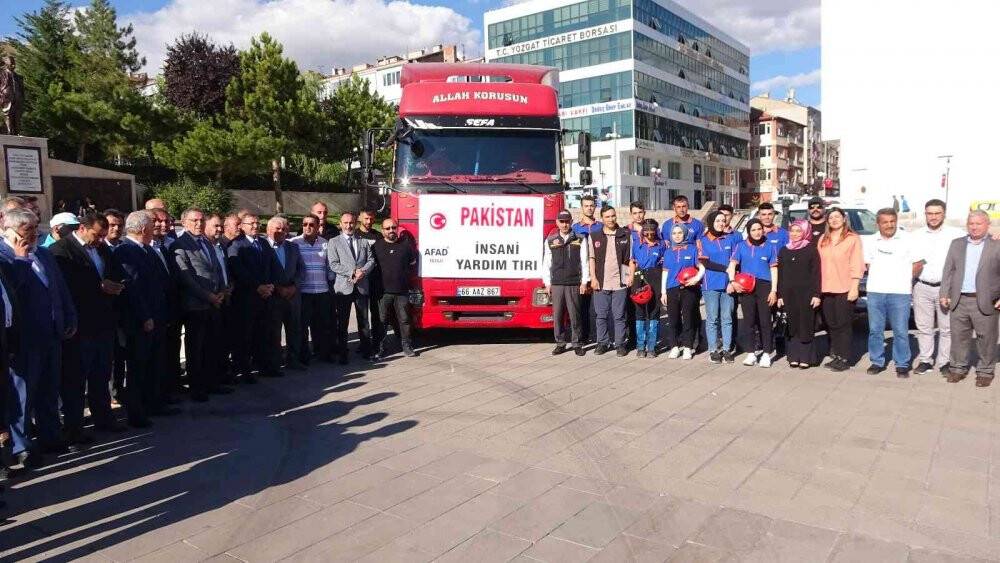 Yozgat’tan Pakistan’a yardım tırı dualarla yola çıktı