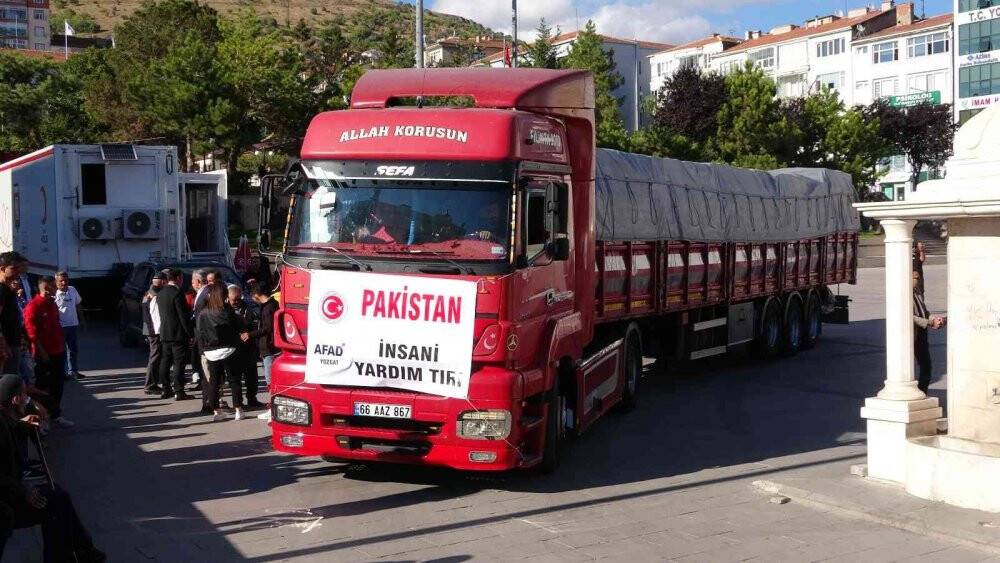 Yozgat’tan Pakistan’a yardım tırı dualarla yola çıktı