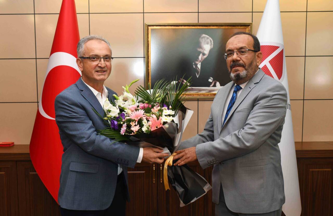 ktun-rektorlugu-gorevine-prof-dr-osman-nuri-celik-atandi-3.jpg