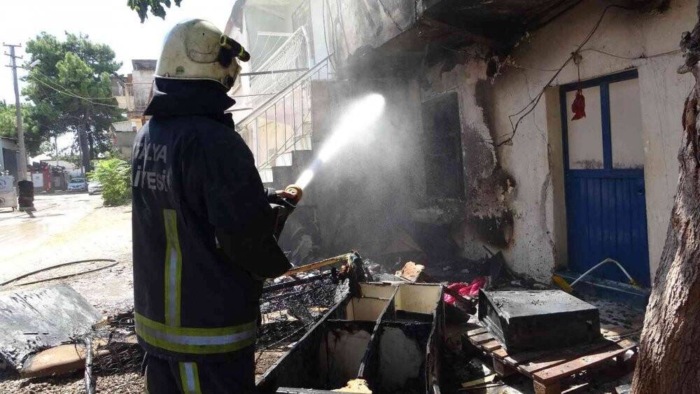 Tarım işçilerinin kaldığı ev çıkan yangında kullanılamaz hale geldi