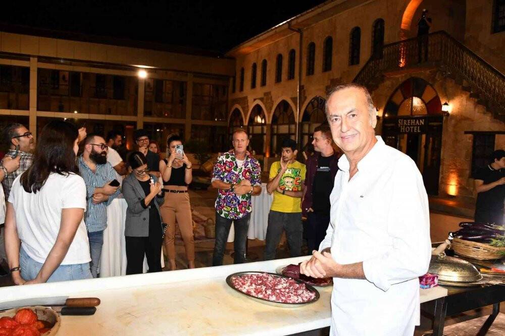 Yabancı şeflere kebap yapmayı öğretti