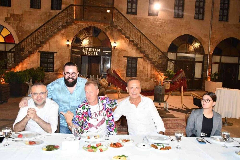 Yabancı şeflere kebap yapmayı öğretti