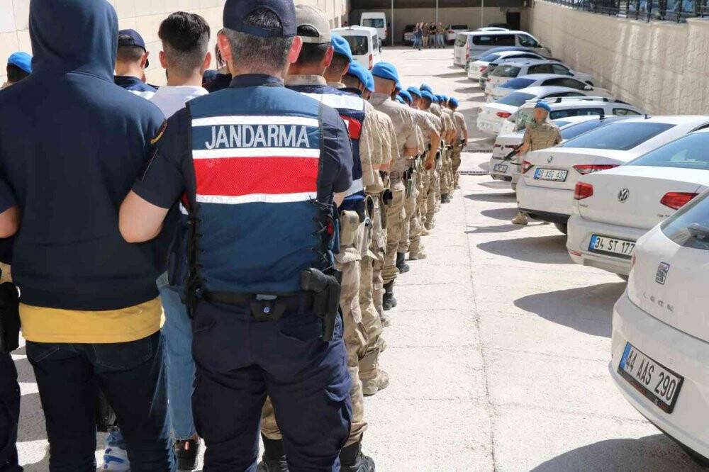 4 ilde 260 vatandaşı dolandıran suç örgütüne operasyon: 26 şüpheli adliyeye sevk edildi