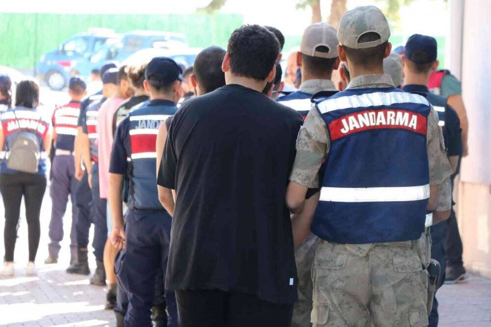 4 ilde 260 vatandaşı dolandıran suç örgütüne operasyon: 26 şüpheli adliyeye sevk edildi