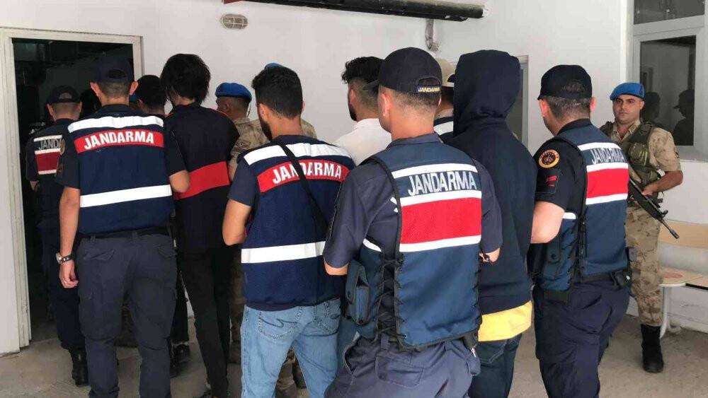 4 ilde 260 vatandaşı dolandıran suç örgütüne operasyon: 26 şüpheli adliyeye sevk edildi