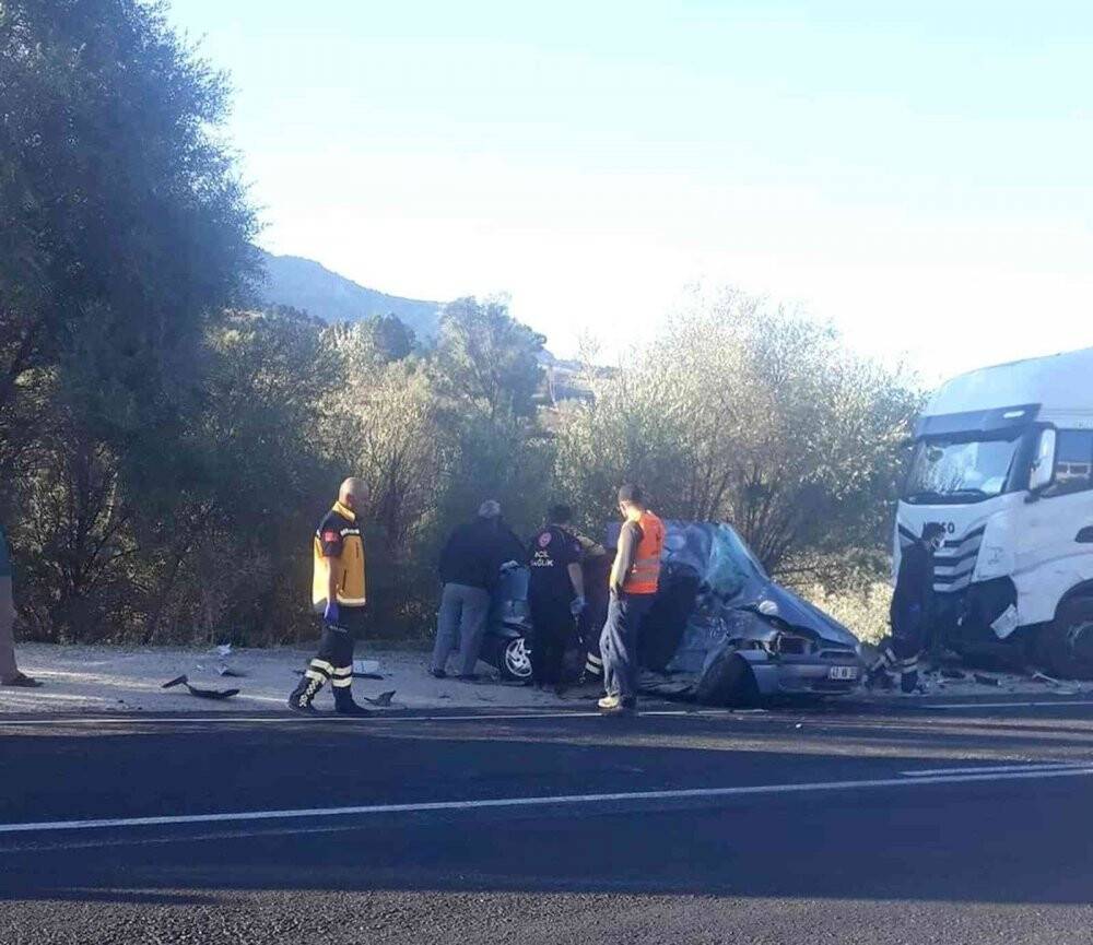 Antalya’da trafik kazası 4 Ölü, 1 Yaralı