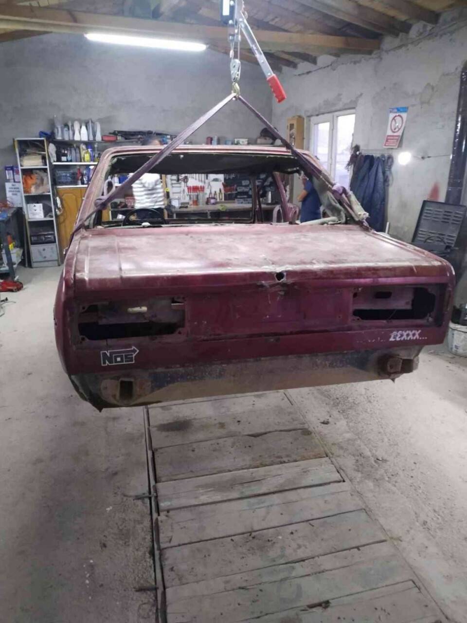 Çalıntı otomobili parçalayan 3 kişi yakalandı