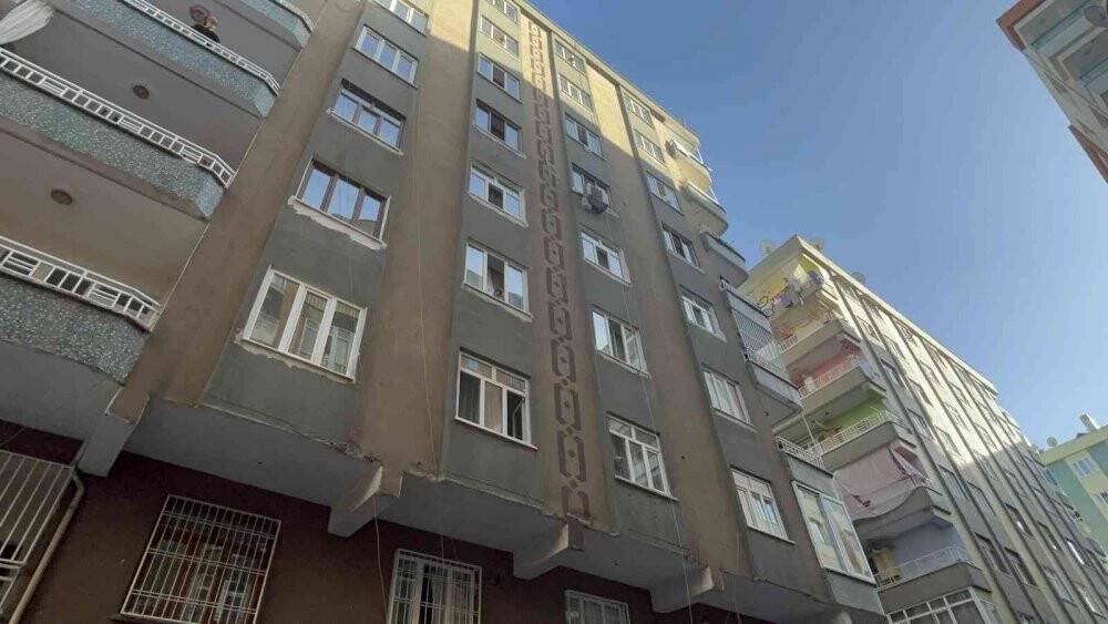 Diyarbakır’da 4. kattan düşen küçük kız ağır yaralandı