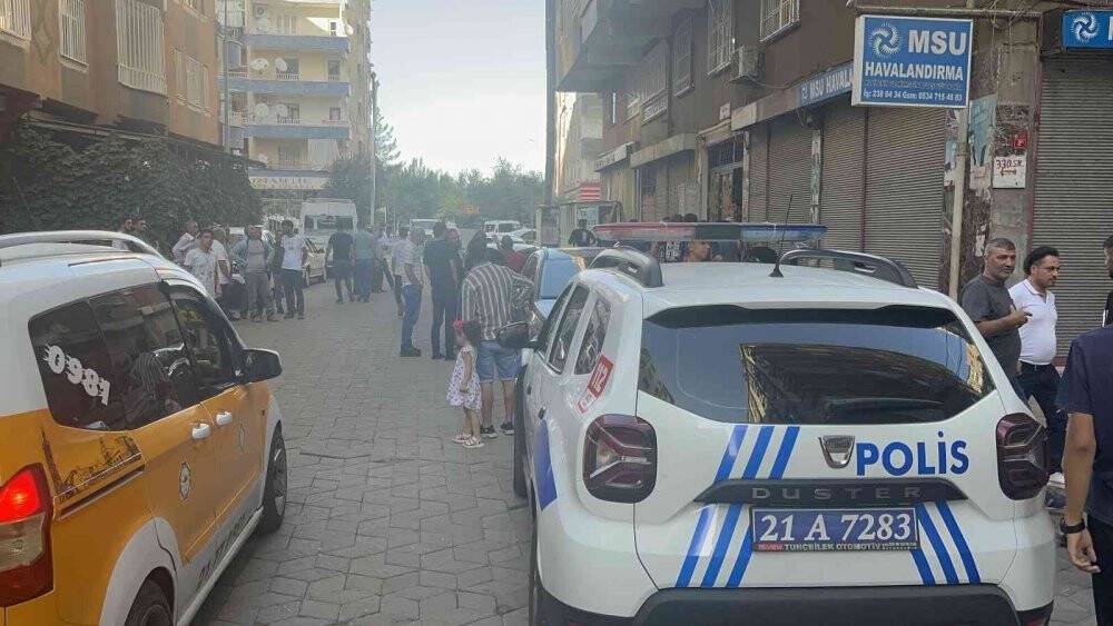 Diyarbakır’da 4. kattan düşen küçük kız ağır yaralandı