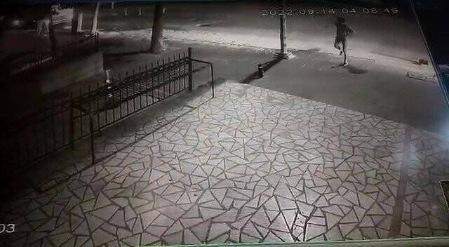 Kadıköy’de çevre yoluna devrilen kamyonun yolda ilerlediği anlar kamerada