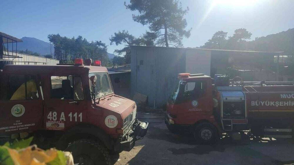 Marmaris’teki yangın ormana sıçramadan kontrol altına alındı