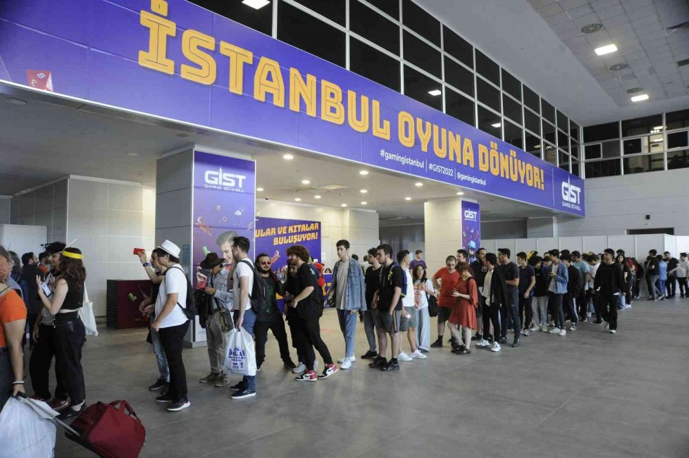 Oyun tutkunlarının uzun kuyruklar oluşturduğu Gaming İstanbul kapılarını açtı