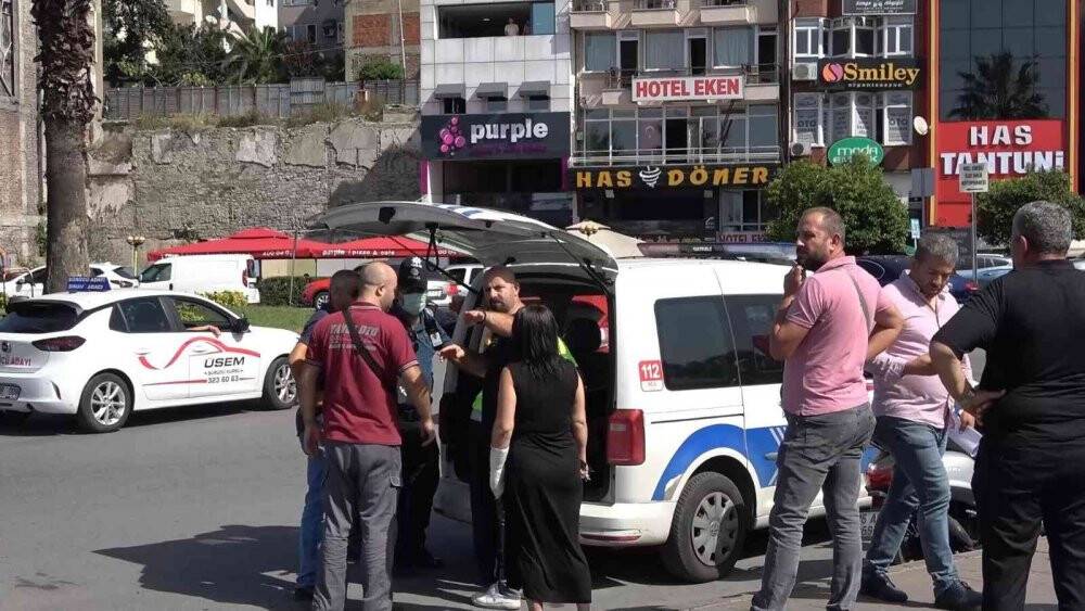 Park ederken yayalara çarptı: 2 yaralı