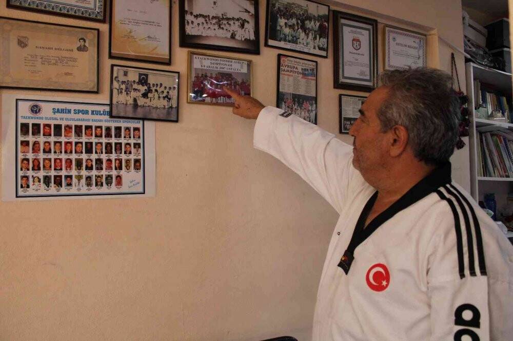 Tekvando 7. Dan derecesine sahip olan teknik direktör Şahin’in başarılı hikayesi ilgi çekiyor