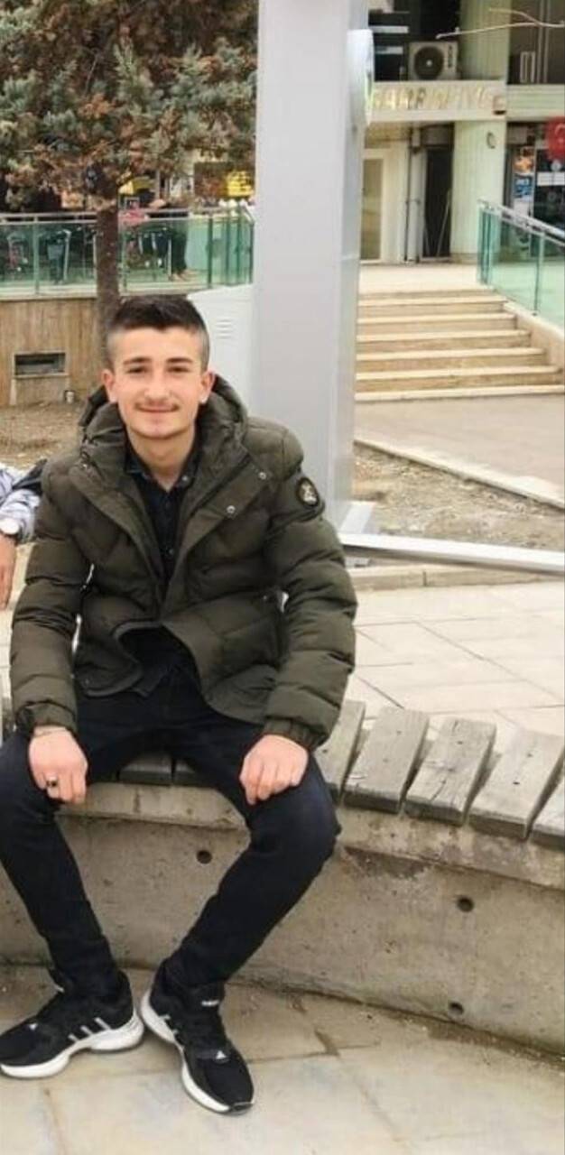 Arkadaşını 53 bıçak darbesiyle öldüren genç tutuklandı