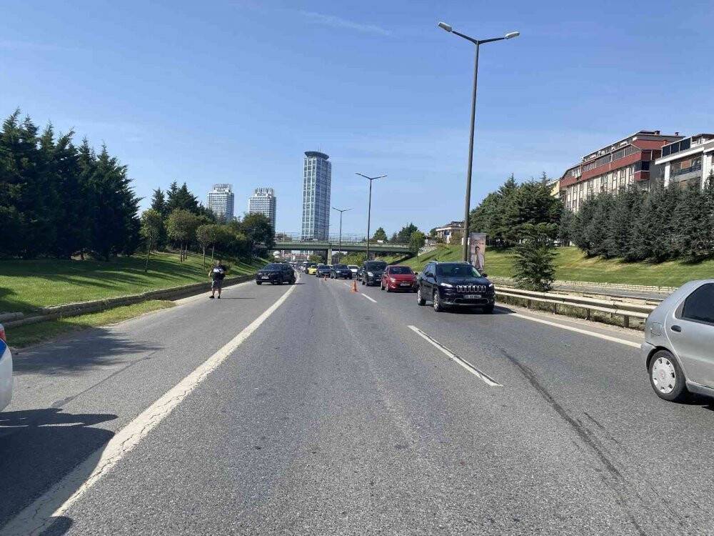 Ataşehir’de Çinli turistleri taşıyan taksi kaza yaptı: 2 yaralı